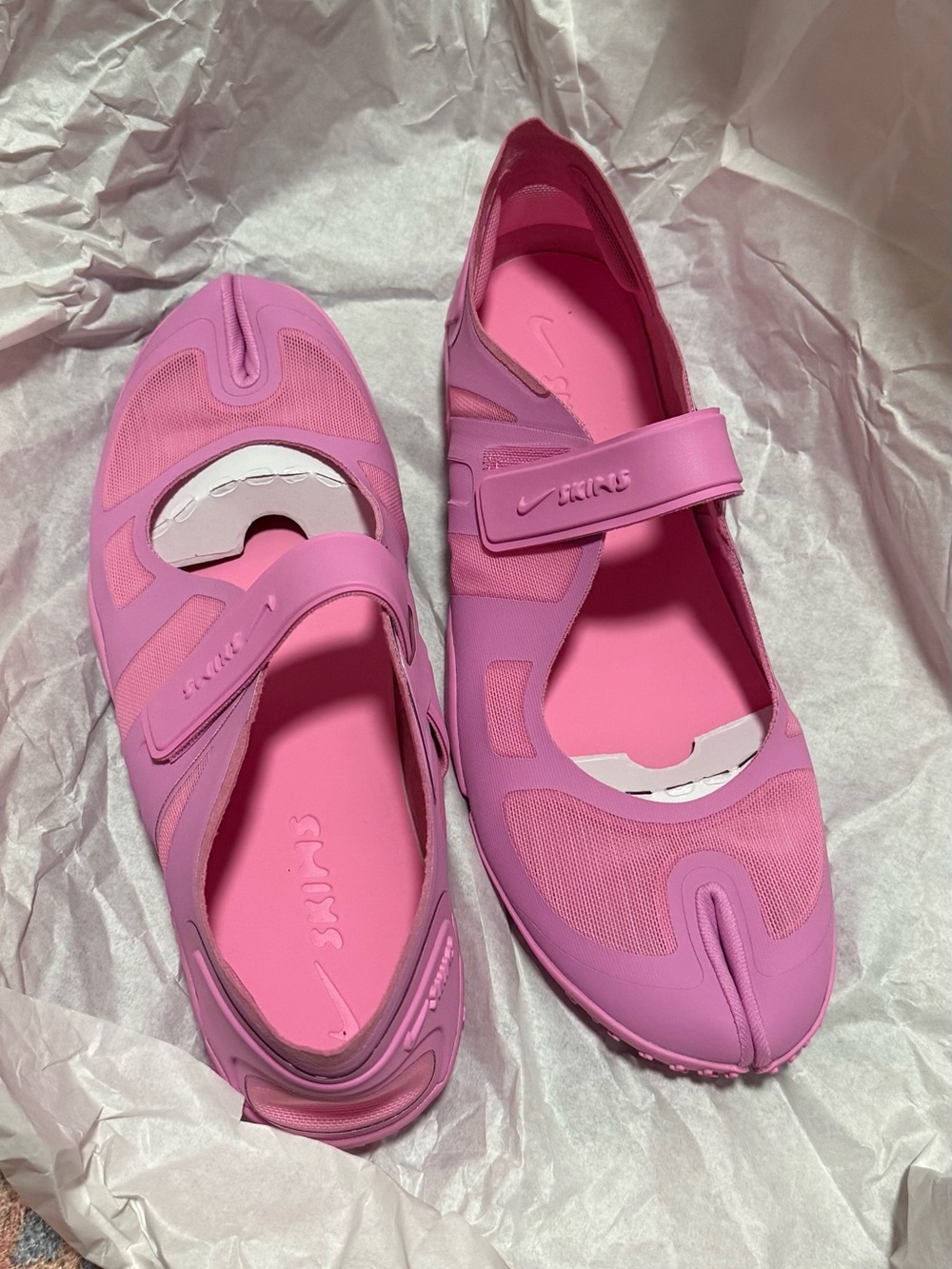 NikeSKIMS RIFT MESH PSYCHIC PINK